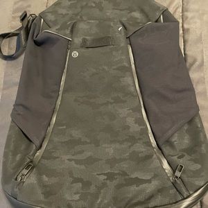 Lululemon More Miles City backpack